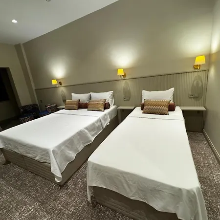 Astro Suitess Hotel *